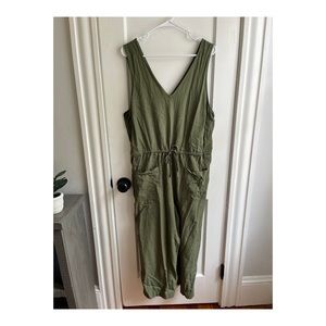 ✨green jumpsuit✨